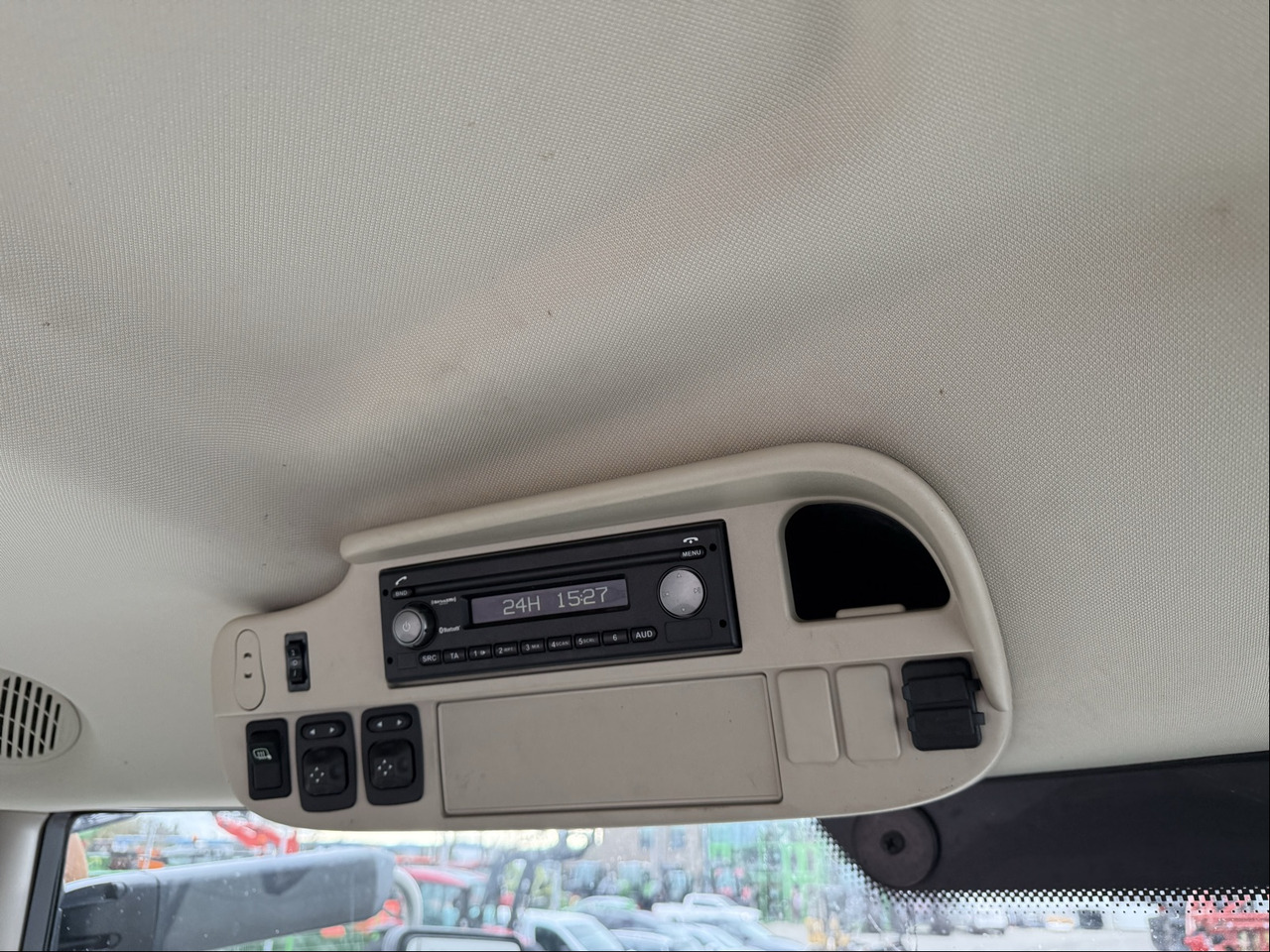 Farm tractor John Deere 6250 R: picture 13