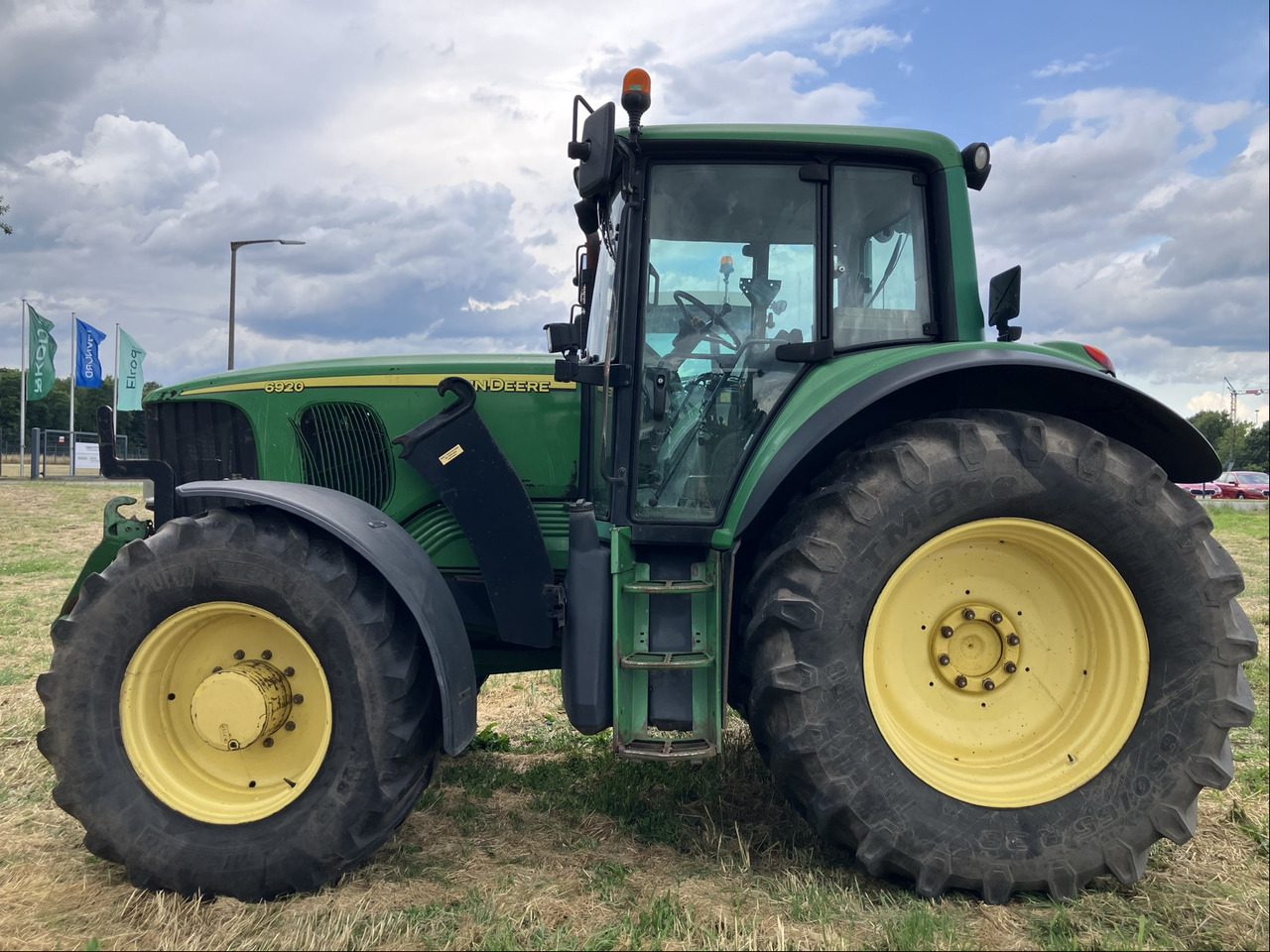John Deere 6920 Auto Quad - Farm tractor: picture 1 John Deere 6920 Auto Quad - Farm tractor: picture 1