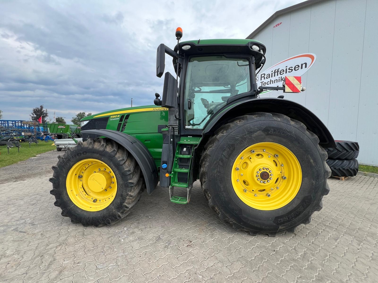 Farm tractor John Deere 7310 R: picture 10 Farm tractor John Deere 7310 R: picture 10