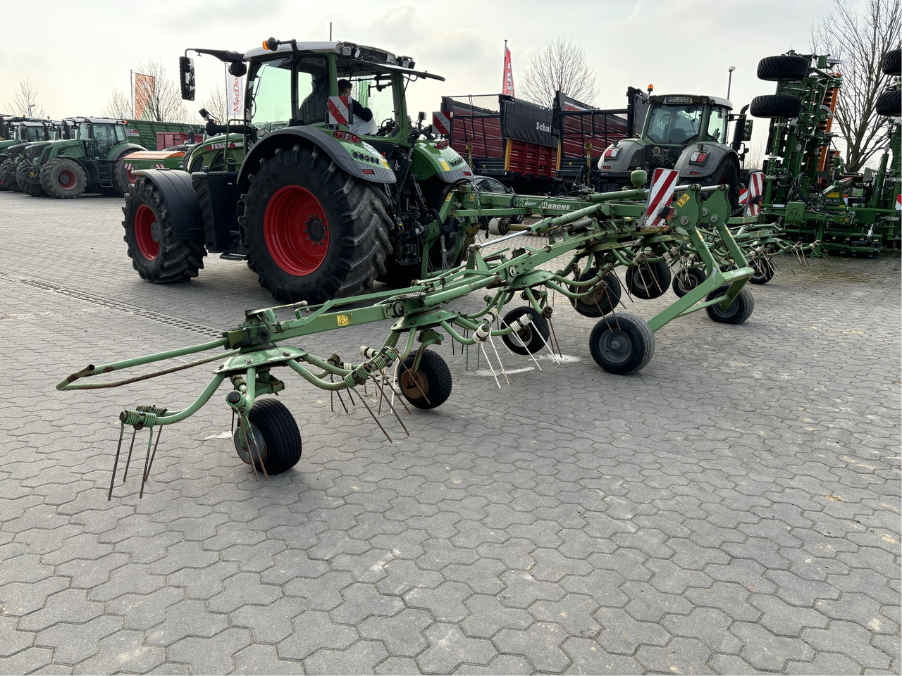 Krone KWT 10.50 / 8 x 7 Heuwender - Tedder/ Rake: picture 2 Krone KWT 10.50 / 8 x 7 Heuwender - Tedder/ Rake: picture 2