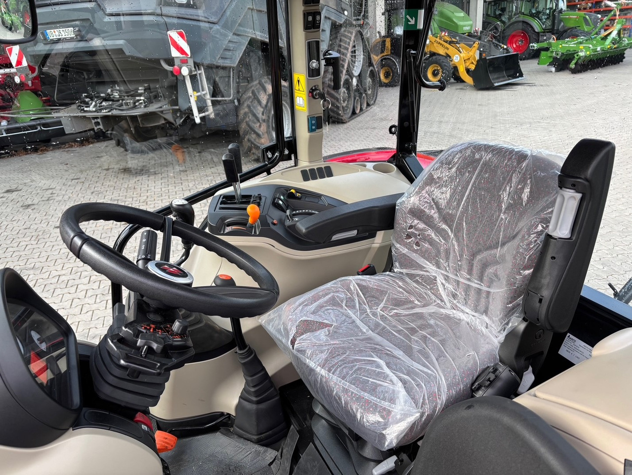 Massey Ferguson 4708 M Cab - Farm tractor: picture 3 Massey Ferguson 4708 M Cab - Farm tractor: picture 3