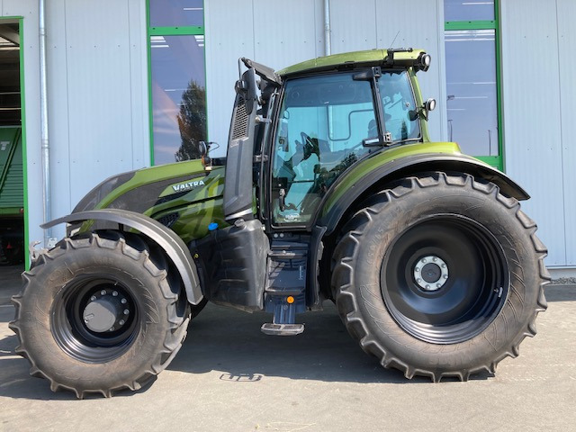 Valtra T 235 Versu - Farm tractor: picture 1 Valtra T 235 Versu - Farm tractor: picture 1