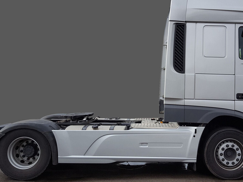 DAF XF106 E6 Sideskirts / Fairings - Aerodynamics/ Spoiler for Truck: picture 1 DAF XF106 E6 Sideskirts / Fairings - Aerodynamics/ Spoiler for Truck: picture 1