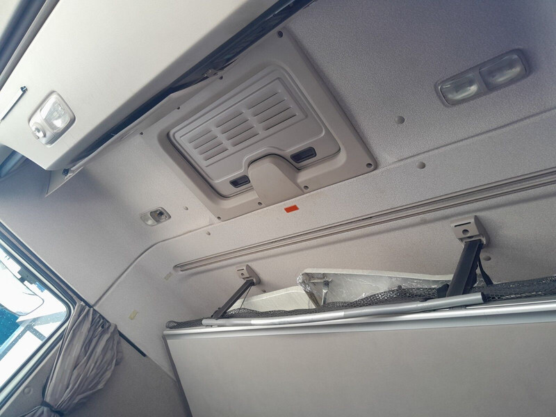 Cab and interior for Truck DAF XF106: picture 6