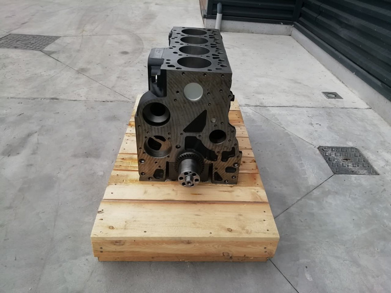 Iveco F4BE0454B - Cylinder block for Truck: picture 3 Iveco F4BE0454B - Cylinder block for Truck: picture 3
