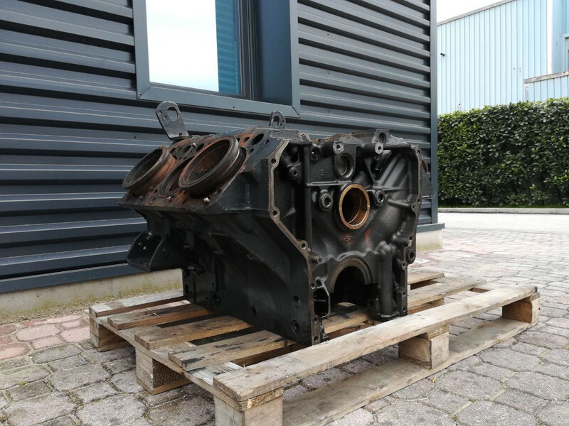 Mercedes-Benz OM501LA - Crankcase for Truck: picture 2 Mercedes-Benz OM501LA - Crankcase for Truck: picture 2