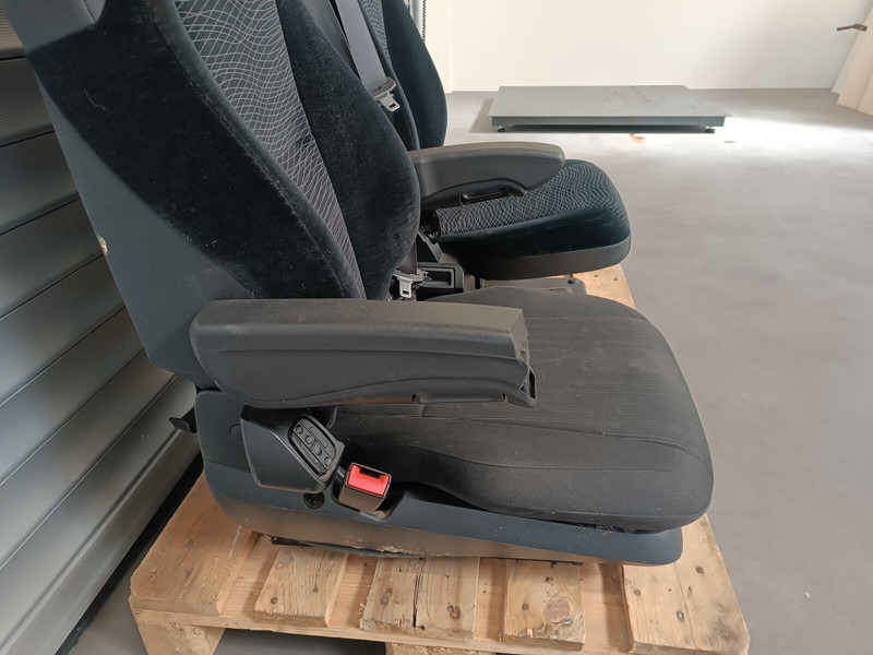 Mercedes-Benz RH+LH - DX+SX - Seat for Truck: picture 1 Mercedes-Benz RH+LH - DX+SX - Seat for Truck: picture 1