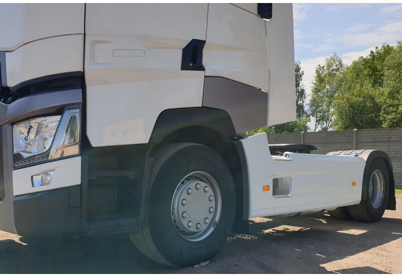Renault T - T High SIDESKIRT EURO 6 - Aerodynamics/ Spoiler for Truck: picture 1 Renault T - T High SIDESKIRT EURO 6 - Aerodynamics/ Spoiler for Truck: picture 1