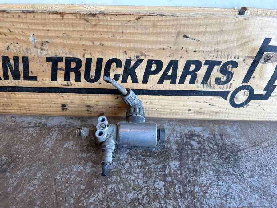EKERI WABCO VALVE 4721726000 - Valve for Trailer: picture 1 EKERI WABCO VALVE 4721726000 - Valve for Trailer: picture 1