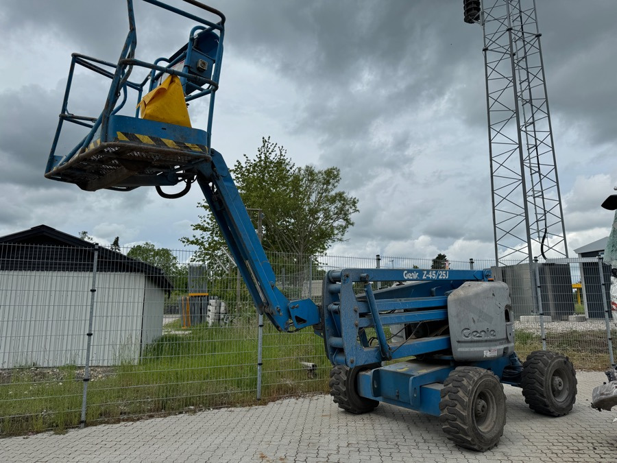 GENIE 4WD LIFT Z45 / 25 - Articulated boom lift: picture 2 GENIE 4WD LIFT Z45 / 25 - Articulated boom lift: picture 2