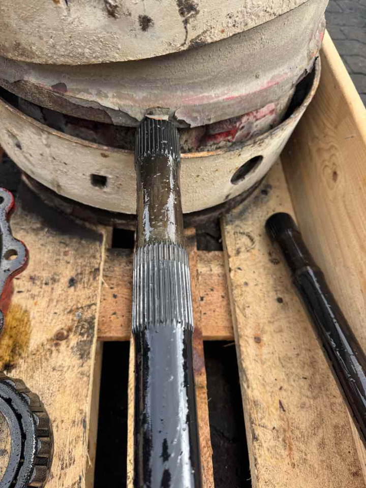 MAN HALF SHAFT 81.35502-0099 - Drive shaft for Truck: picture 1 MAN HALF SHAFT 81.35502-0099 - Drive shaft for Truck: picture 1