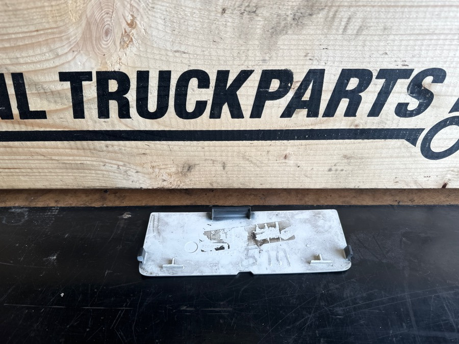 SCANIA COVER, HEADLAMP HOUSING LEFT 2334520 - Body and exterior for Truck: picture 2 SCANIA COVER, HEADLAMP HOUSING LEFT 2334520 - Body and exterior for Truck: picture 2