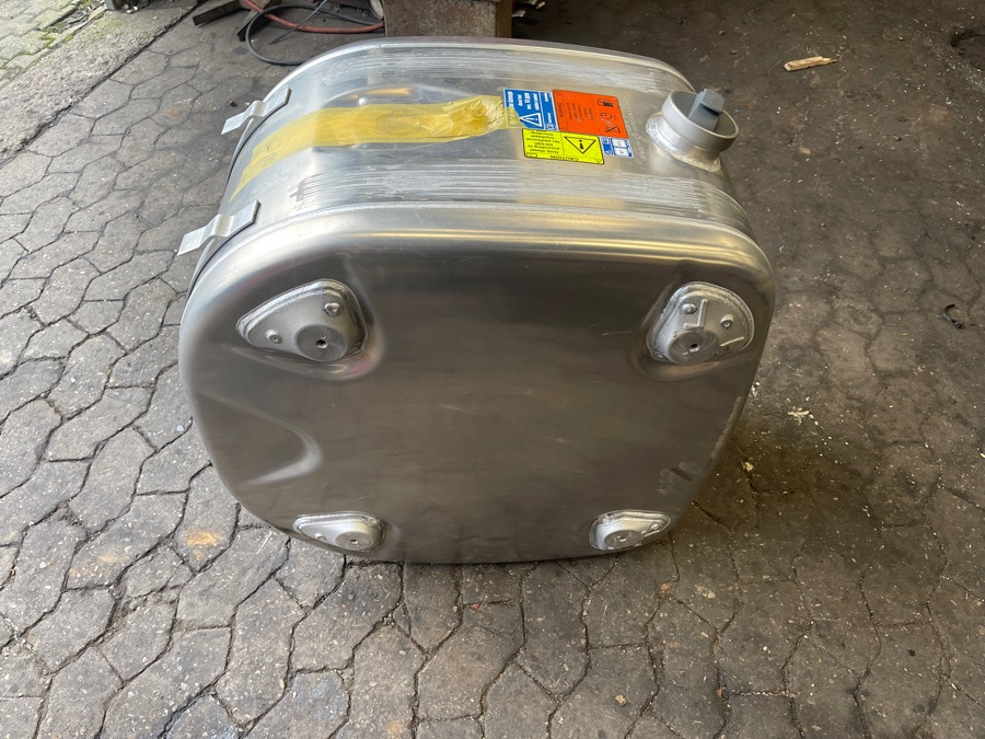 SCANIA FUEL TANK 2710455 - Fuel processing/ Fuel delivery for Truck: picture 2 SCANIA FUEL TANK 2710455 - Fuel processing/ Fuel delivery for Truck: picture 2