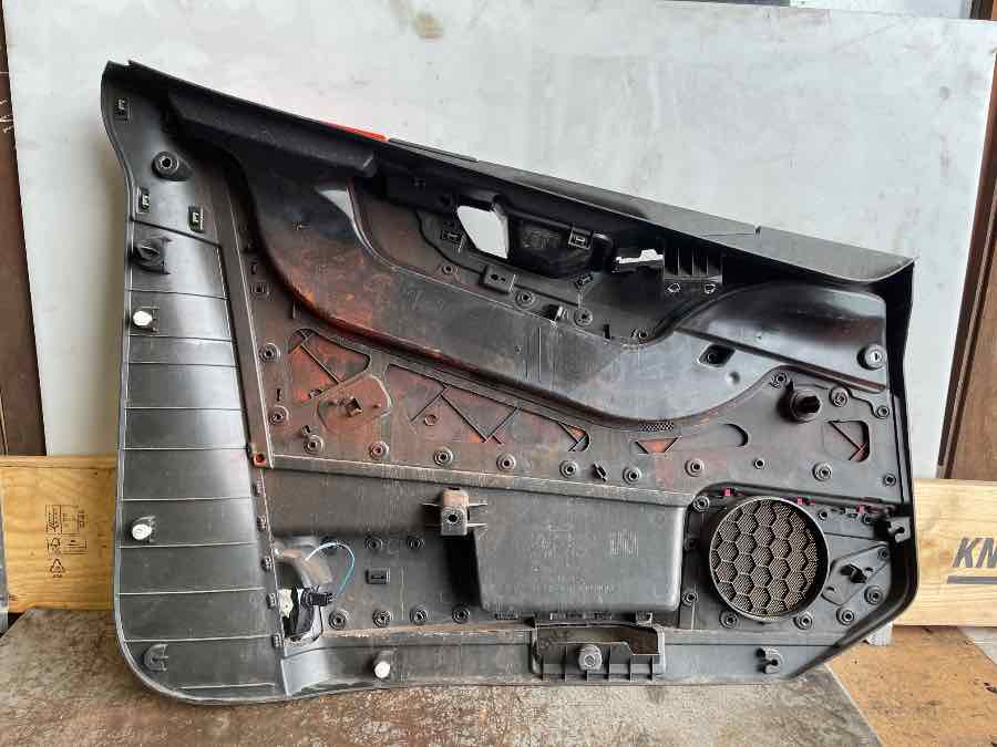 VOLVO DOOR PANEL RIGHT 21934402 - Cab and interior for Truck: picture 2 VOLVO DOOR PANEL RIGHT 21934402 - Cab and interior for Truck: picture 2