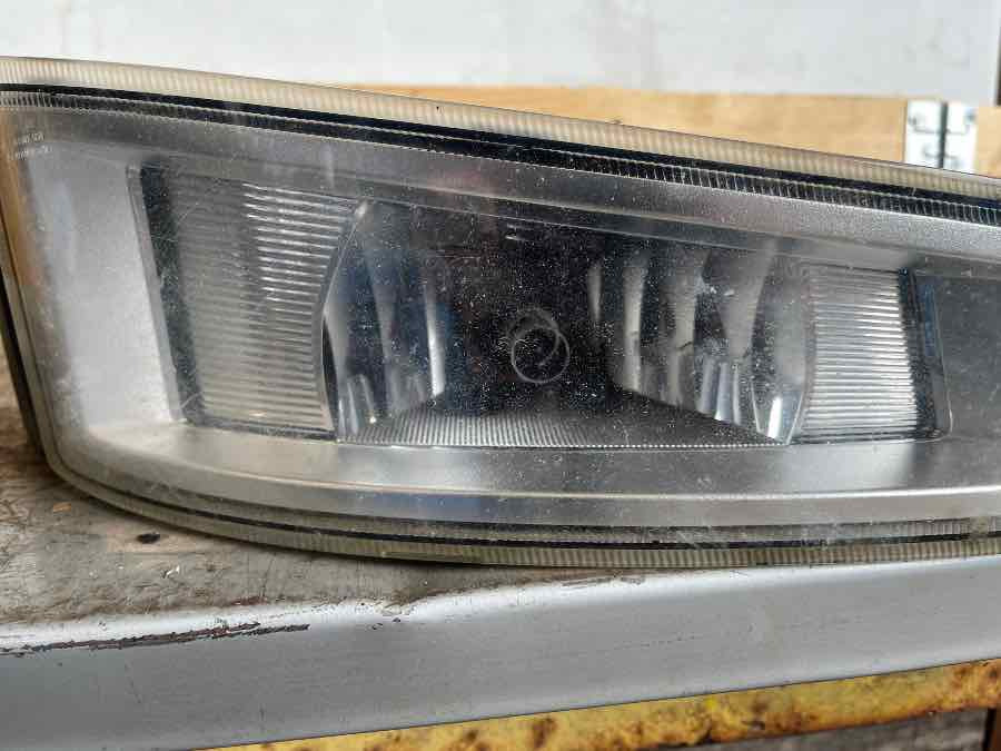 VOLVO FOG LAMP 22332592 RH - Lights/ Lighting for Truck: picture 4 VOLVO FOG LAMP 22332592 RH - Lights/ Lighting for Truck: picture 4