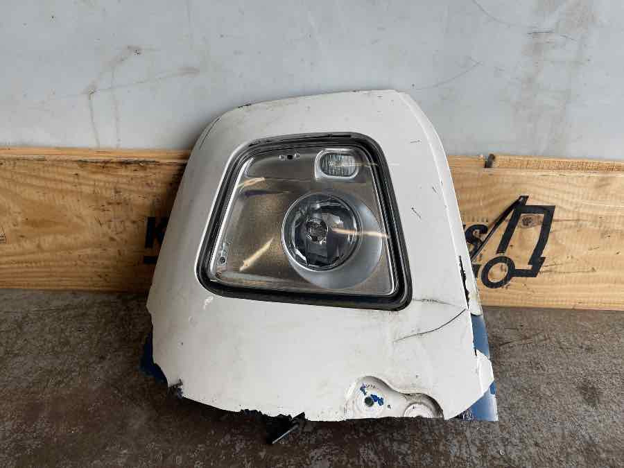 VOLVO FRONT LAMPE ROOF 82145721 - Lights/ Lighting for Truck: picture 1 VOLVO FRONT LAMPE ROOF 82145721 - Lights/ Lighting for Truck: picture 1