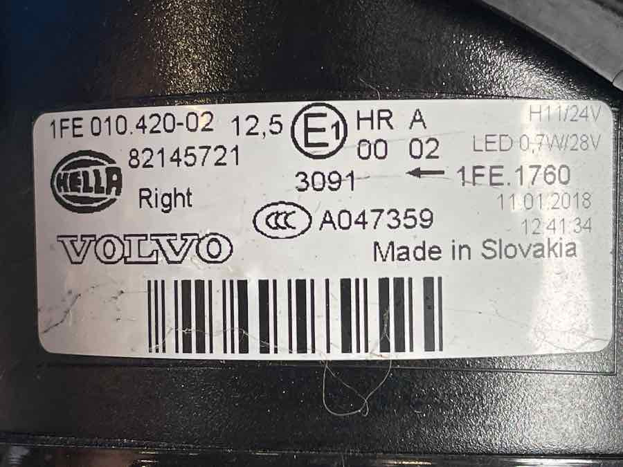 VOLVO FRONT LAMPE ROOF 82145721 - Lights/ Lighting for Truck: picture 3 VOLVO FRONT LAMPE ROOF 82145721 - Lights/ Lighting for Truck: picture 3