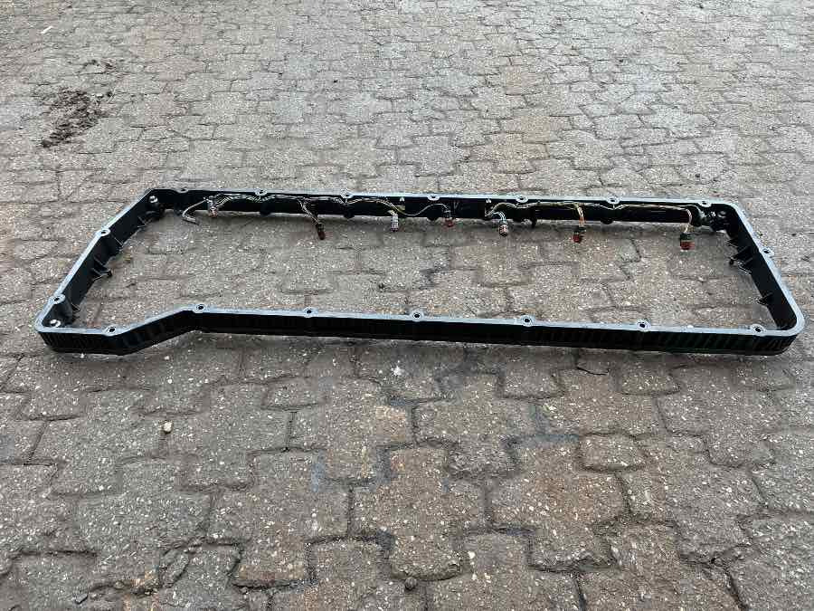 VOLVO VALVE COVER 22103872 - Engine and parts for Truck: picture 1 VOLVO VALVE COVER 22103872 - Engine and parts for Truck: picture 1