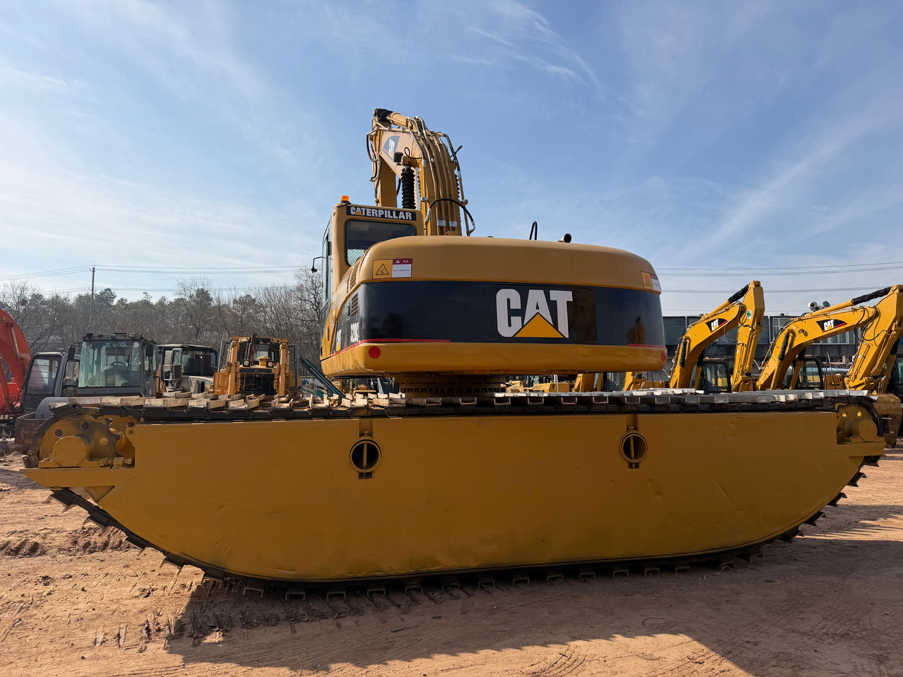 CAT 320CL - Amphibious excavator: picture 3 CAT 320CL - Amphibious excavator: picture 3