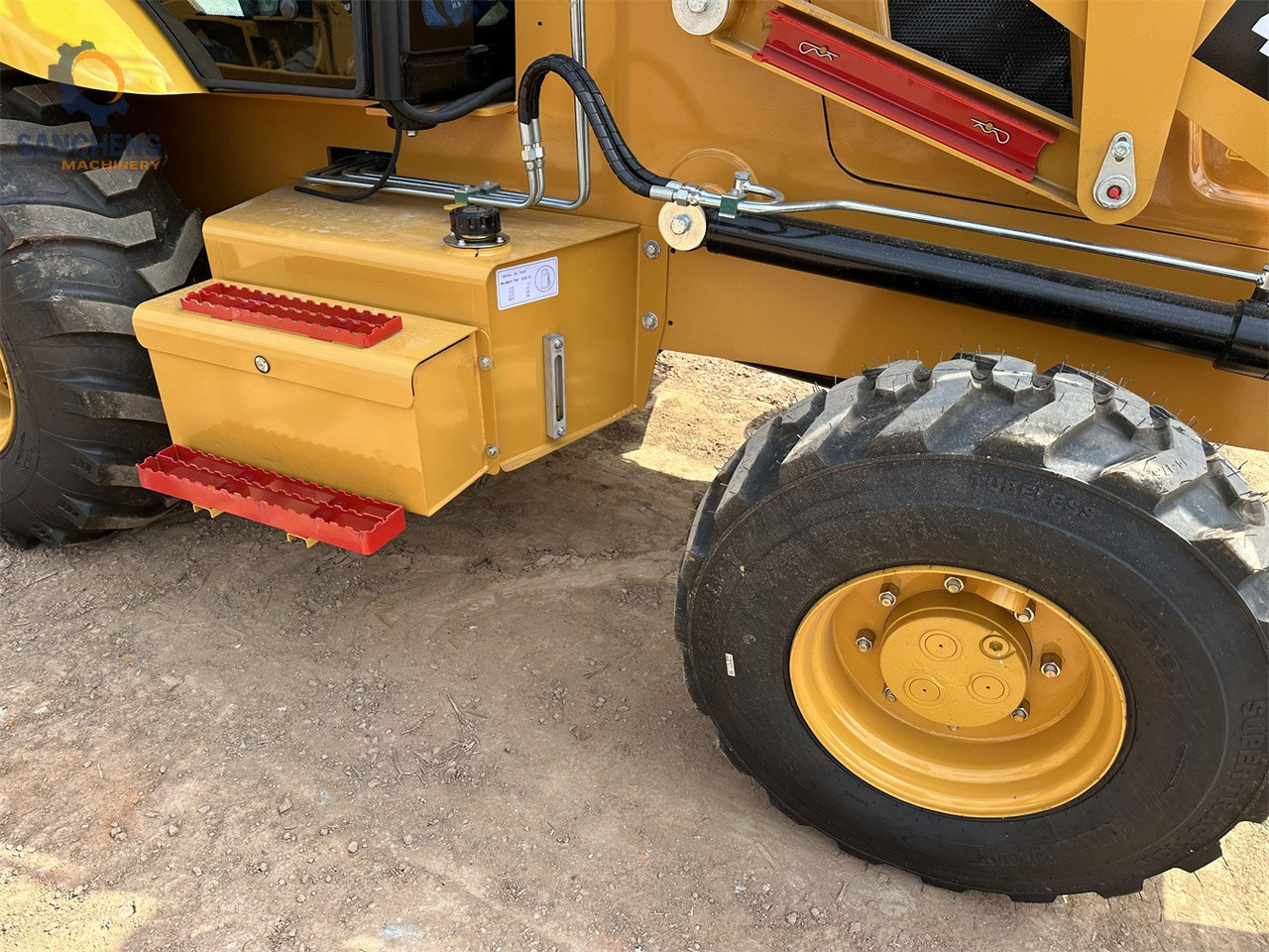 Backhoe loader CAT 420F2: picture 11