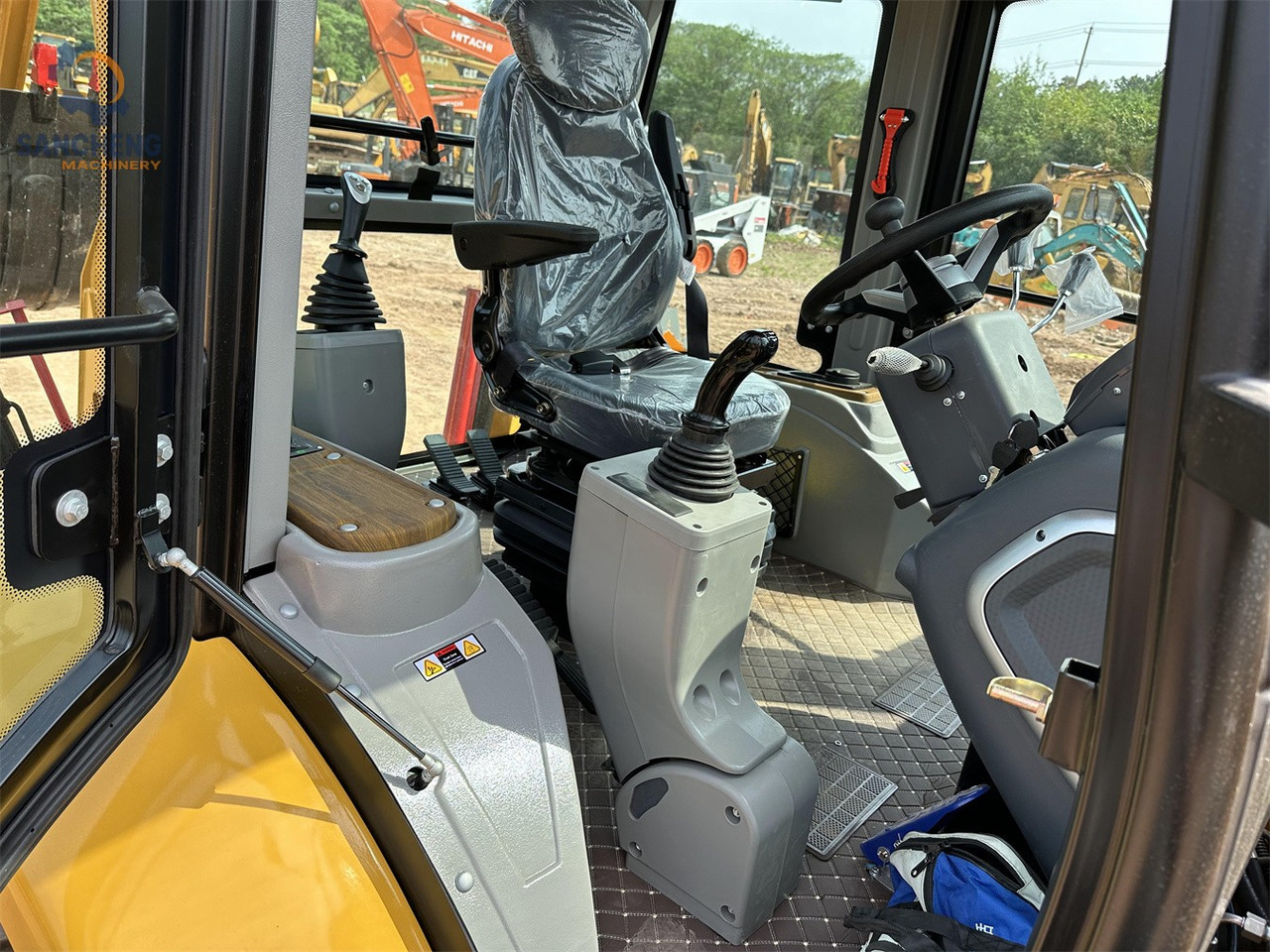 Backhoe loader CAT 420F2: picture 12