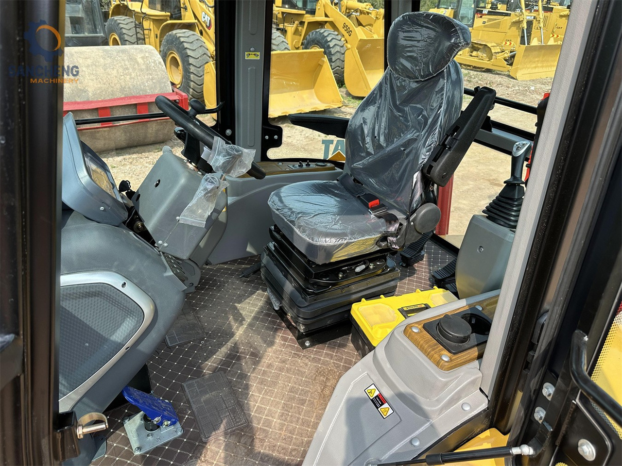 Backhoe loader CAT 420F2: picture 14