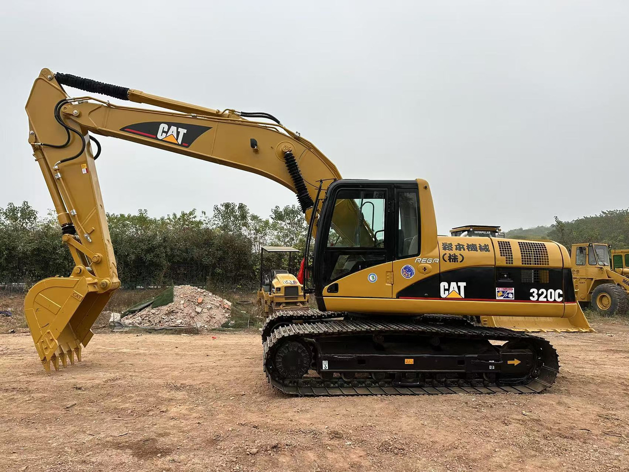 Crawler excavator CATERPILLAR 320CL: picture 1