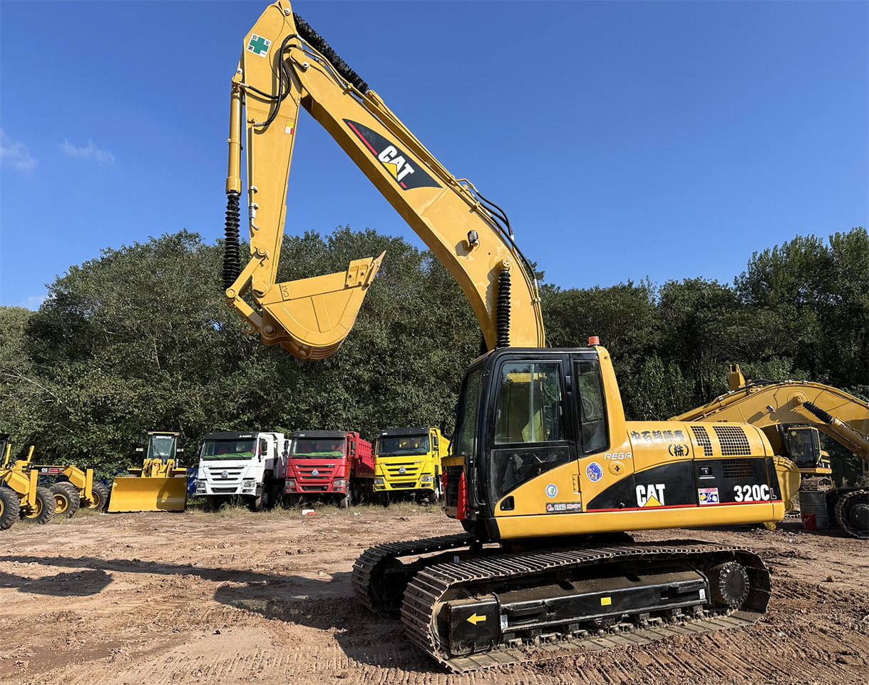 CATERPILLAR 320CL - Crawler excavator: picture 2 CATERPILLAR 320CL - Crawler excavator: picture 2