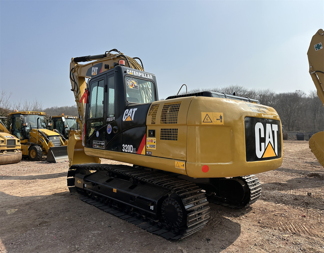 Crawler excavator CATERPILLAR 320D2L: picture 7