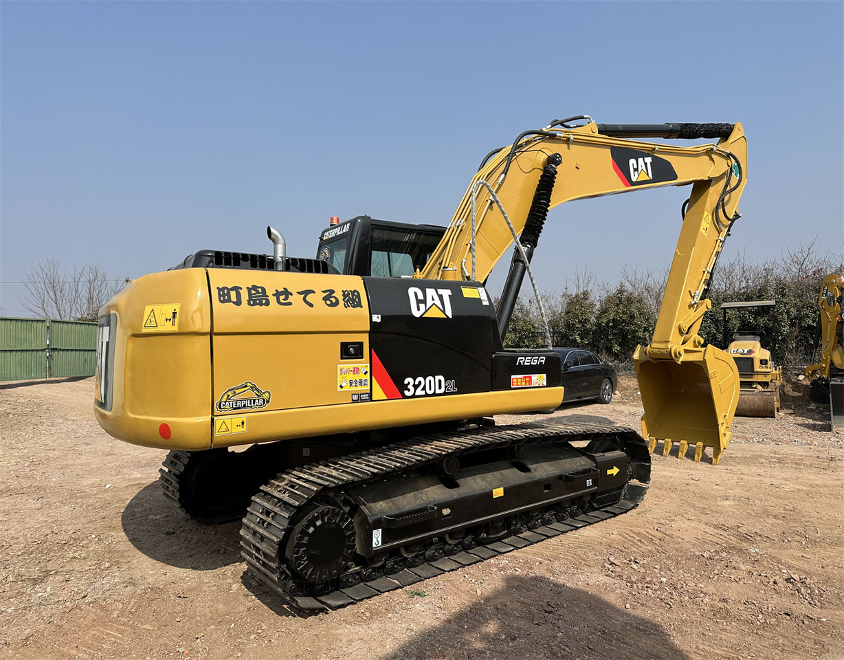 CATERPILLAR 320D2L - Crawler excavator: picture 2 CATERPILLAR 320D2L - Crawler excavator: picture 2