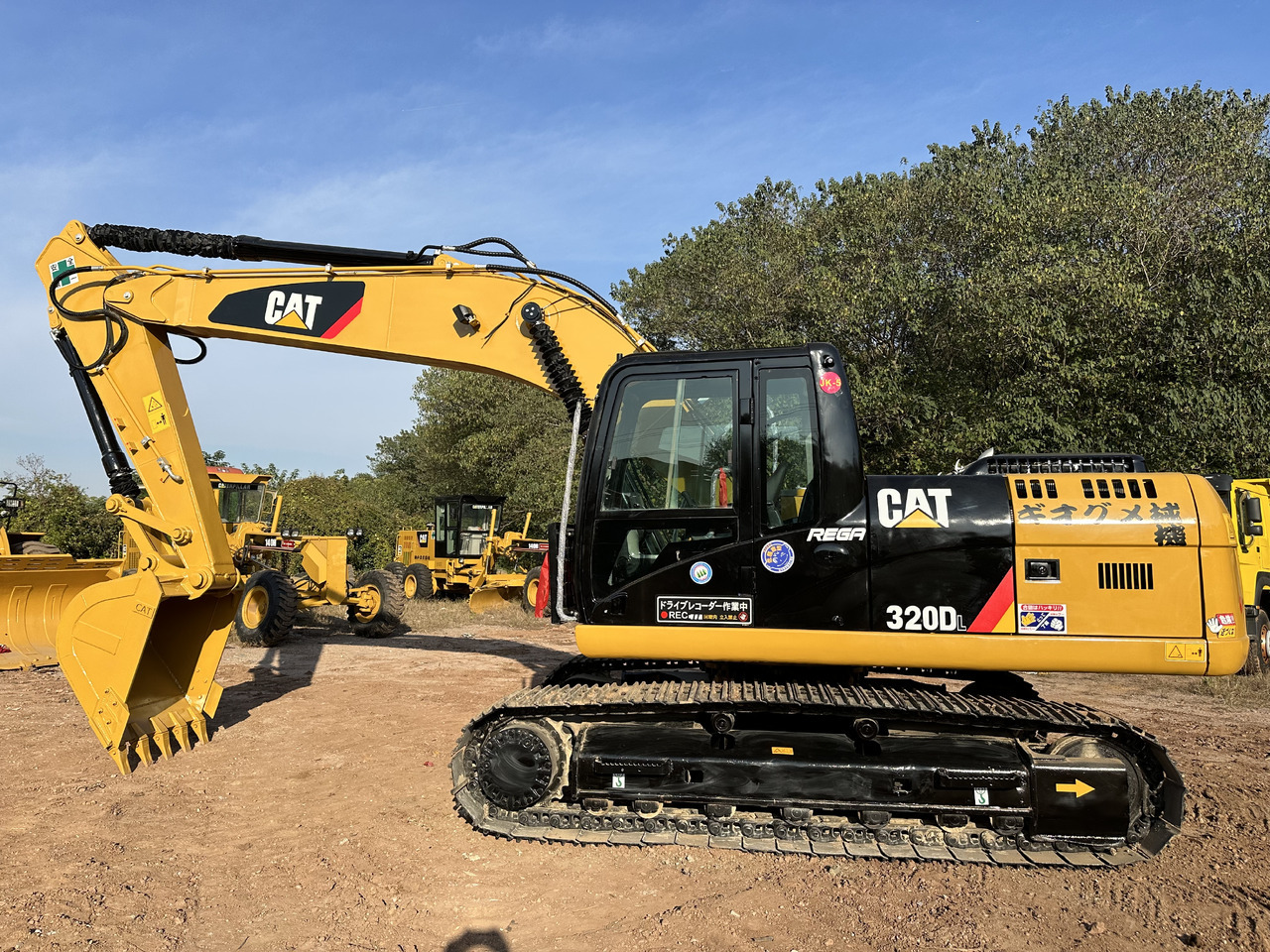 CATERPILLAR 320DL - Crawler excavator: picture 1 CATERPILLAR 320DL - Crawler excavator: picture 1