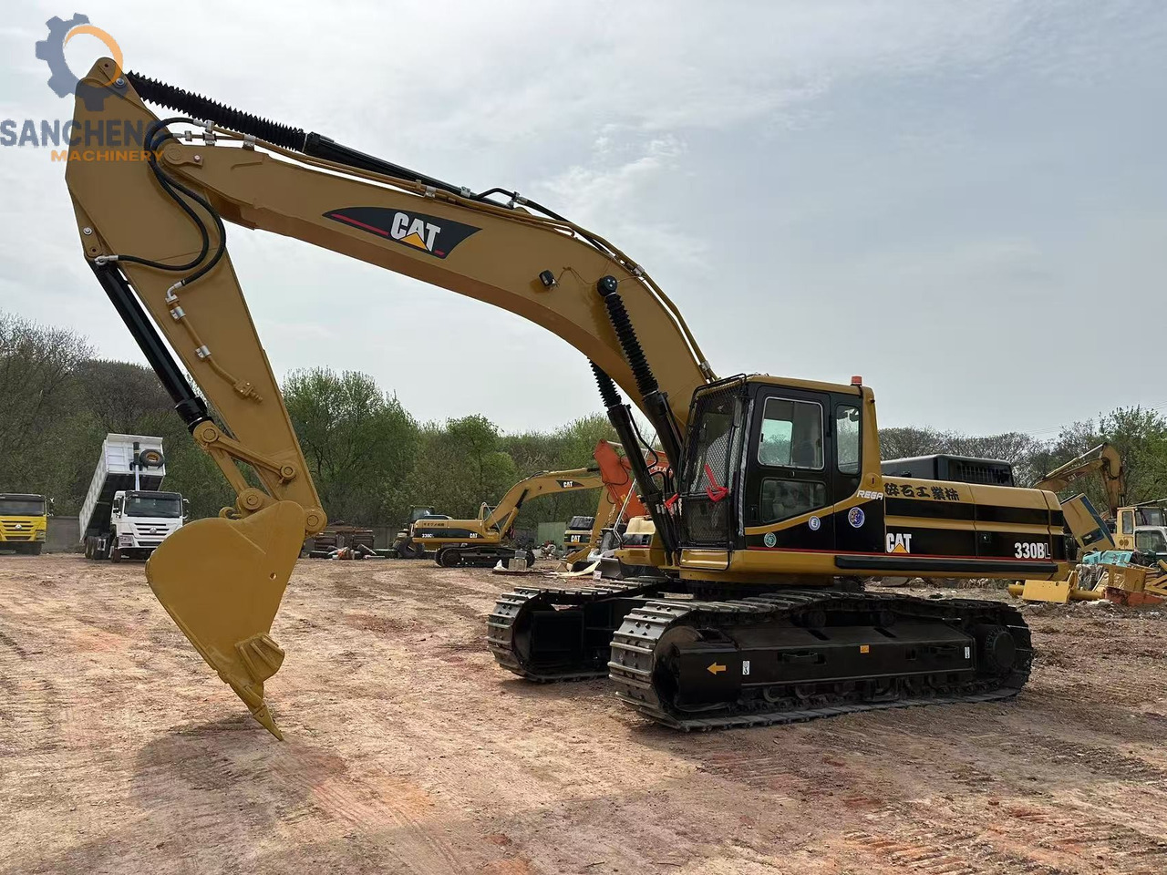 Crawler excavator CATERPILLAR 330BL: picture 9