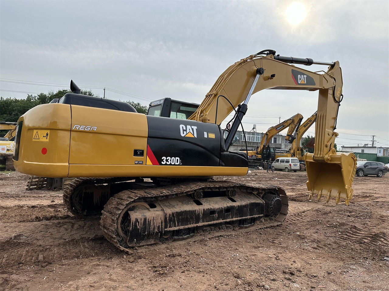 Crawler excavator CATERPILLAR 330D: picture 7
