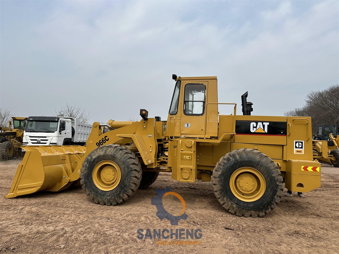 Wheel loader CATERPILLAR 966C: picture 8