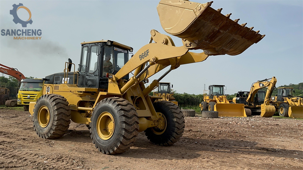Wheel loader CATERPILLAR 966F: picture 10