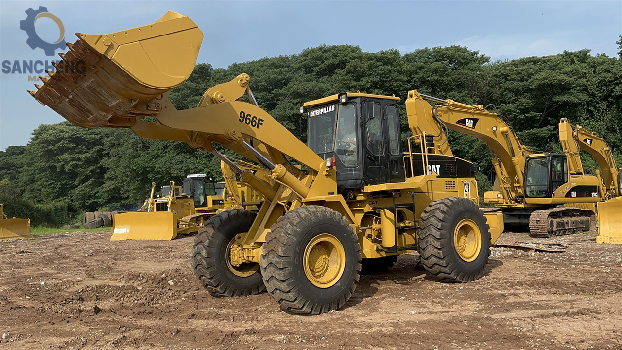 Wheel loader CATERPILLAR 966F: picture 7