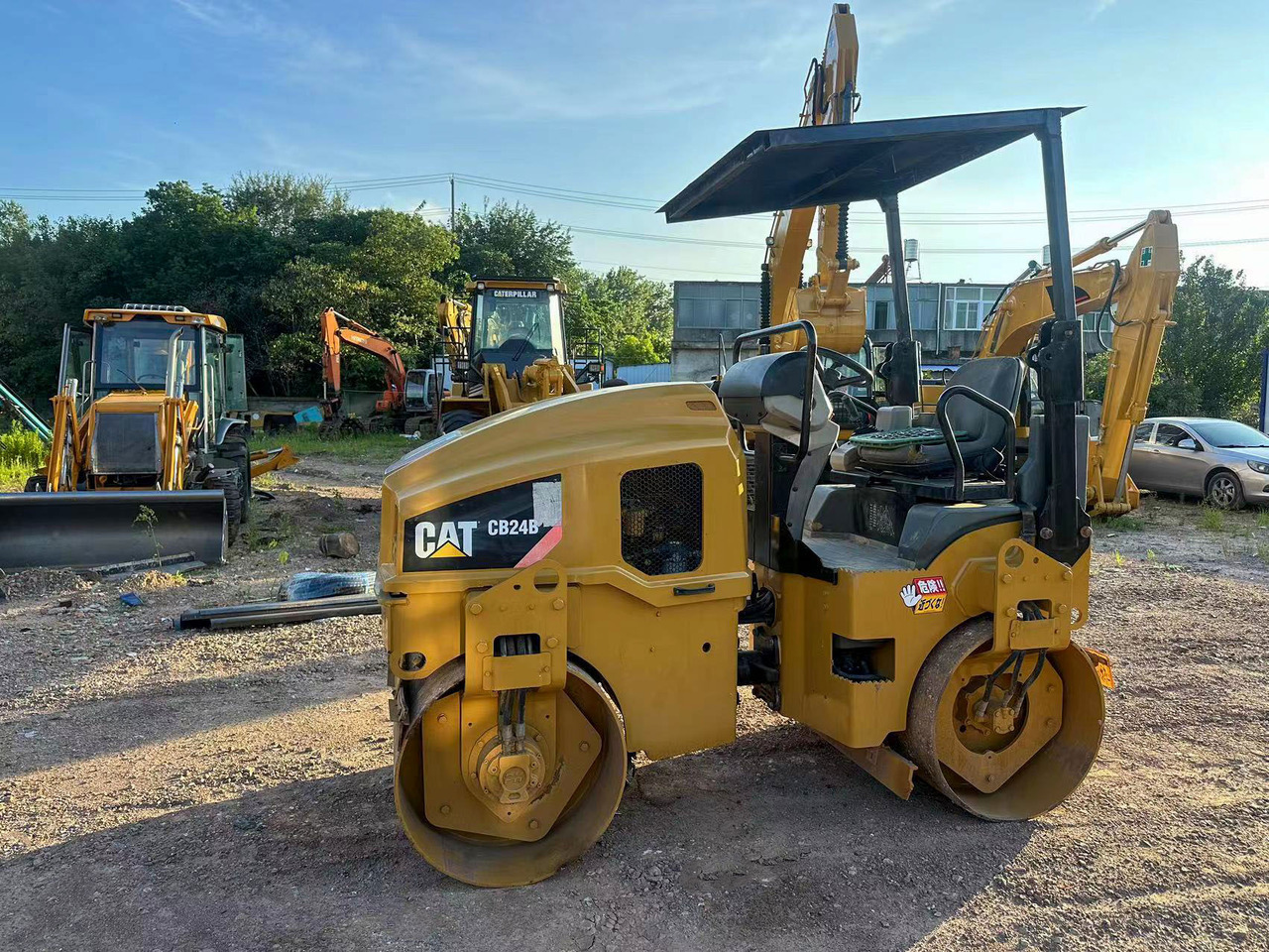 CATERPILLAR CB24B - Roller: picture 1 CATERPILLAR CB24B - Roller: picture 1