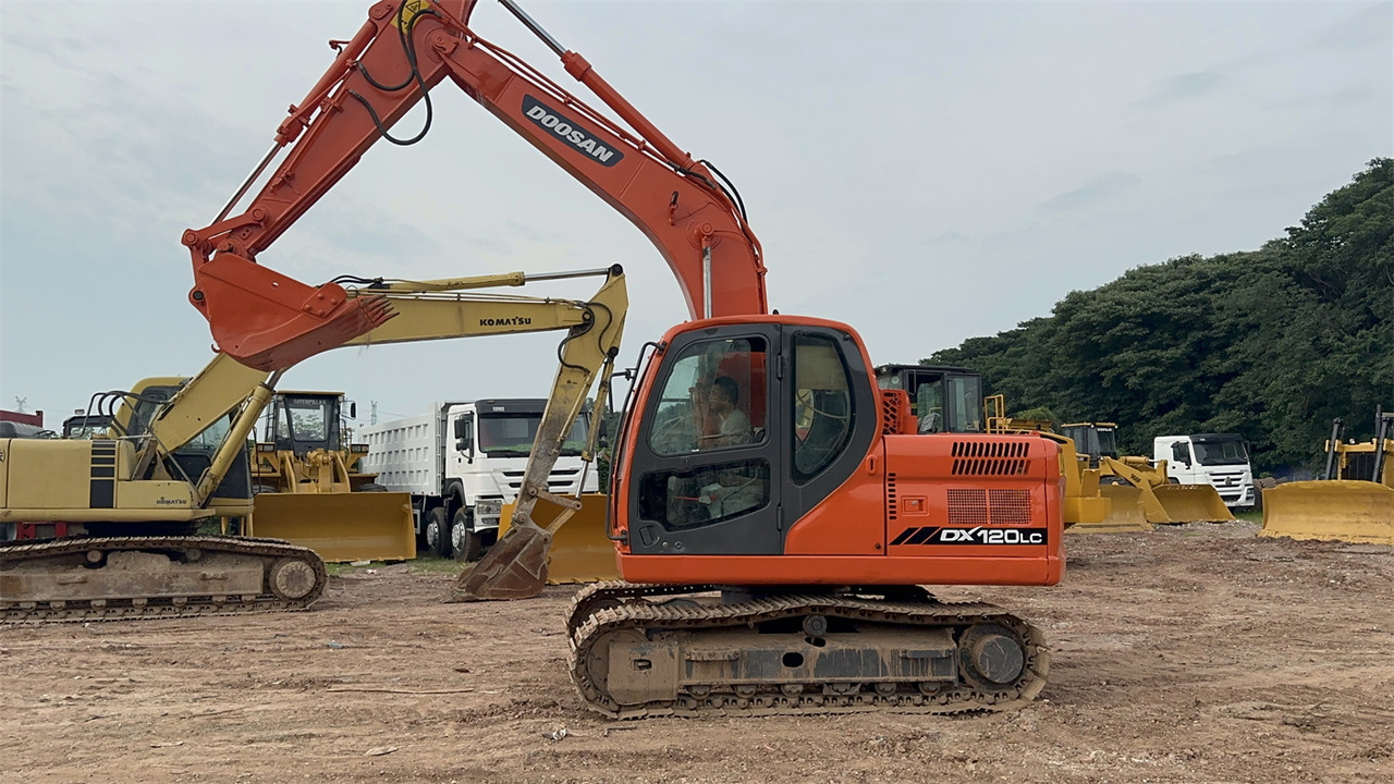 Doosan DX120 - Crawler excavator: picture 4 Doosan DX120 - Crawler excavator: picture 4