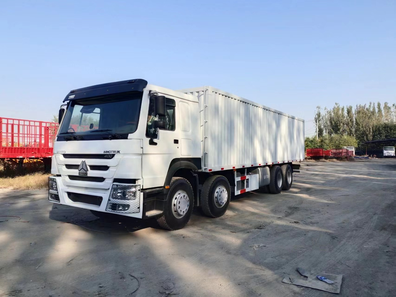 SINOTRUK 400 HOWO Box truck - Isothermal truck: picture 1 SINOTRUK 400 HOWO Box truck - Isothermal truck: picture 1