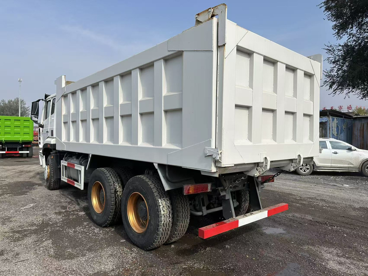 SINOTRUK HOHAN 400hp 6x4 tipper truck - Tipper: picture 5 SINOTRUK HOHAN 400hp 6x4 tipper truck - Tipper: picture 5