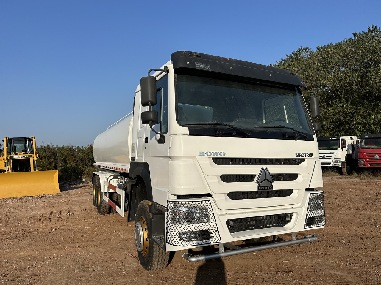 SINOTRUK HOWO 371 Water Tanker Truck - Tanker truck: picture 4 SINOTRUK HOWO 371 Water Tanker Truck - Tanker truck: picture 4
