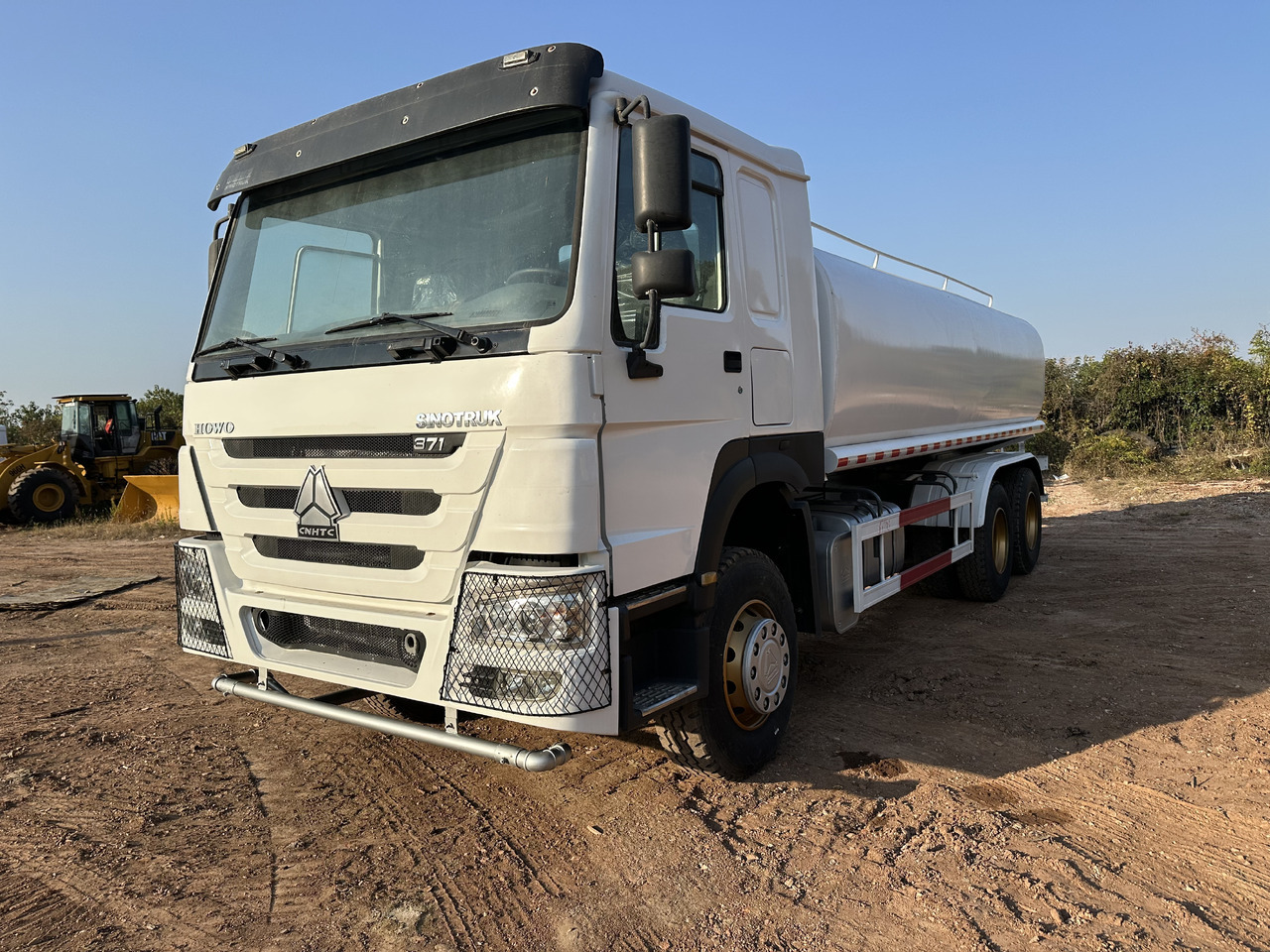 SINOTRUK HOWO 371 Water Tanker Truck - Tanker truck: picture 2 SINOTRUK HOWO 371 Water Tanker Truck - Tanker truck: picture 2