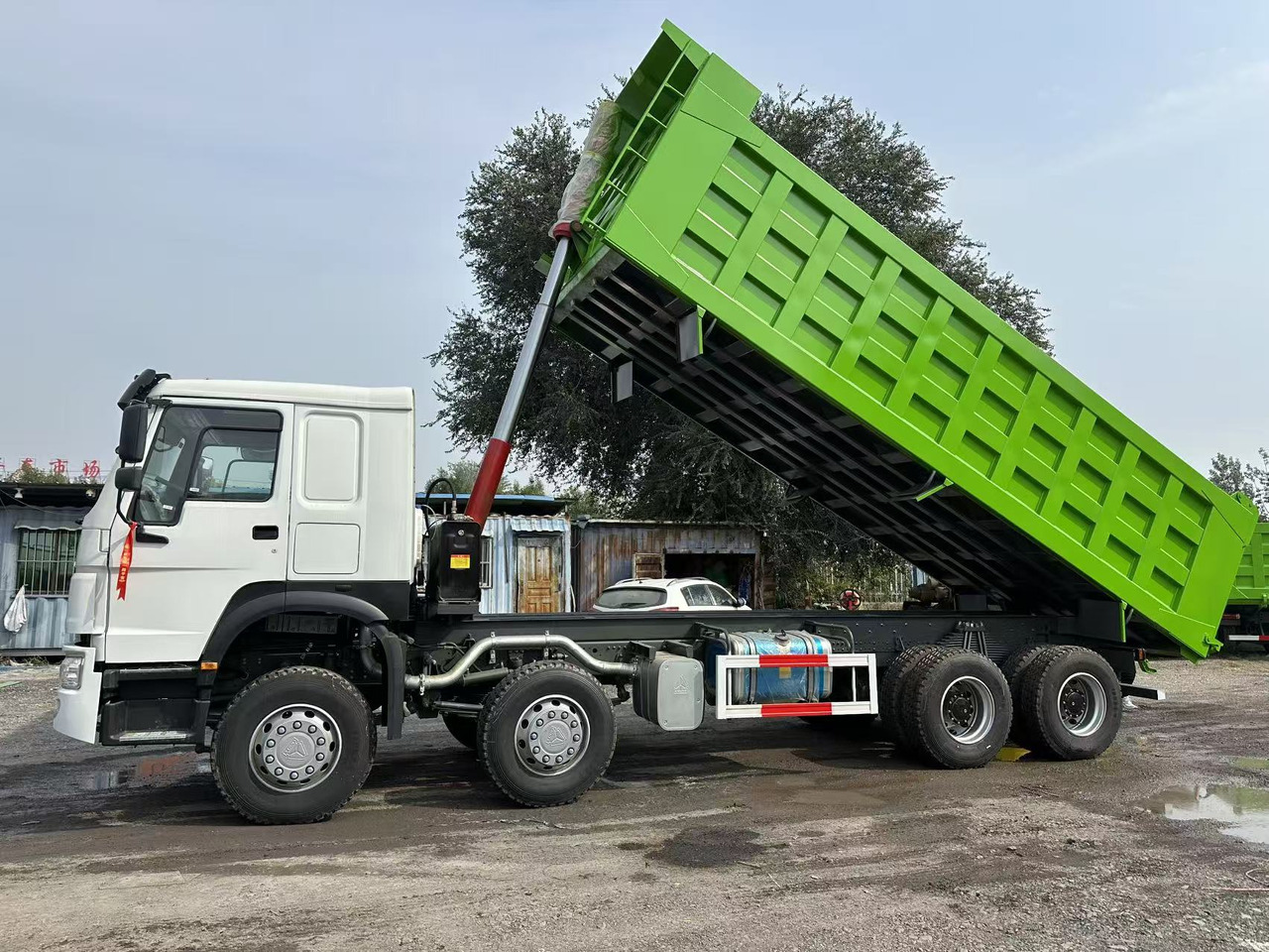 SINOTRUK HOWO 420HP 8X4 Tipper Truck - Tipper: picture 1 SINOTRUK HOWO 420HP 8X4 Tipper Truck - Tipper: picture 1