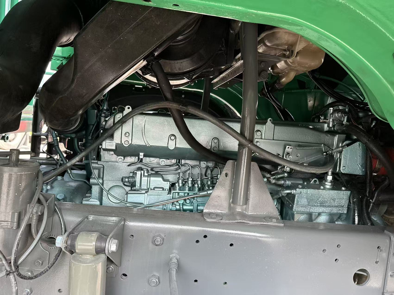 Leasing of SINOTRUK HOWO 420hp 8x4 fence truck SINOTRUK HOWO 420hp 8x4 fence truck: picture 9