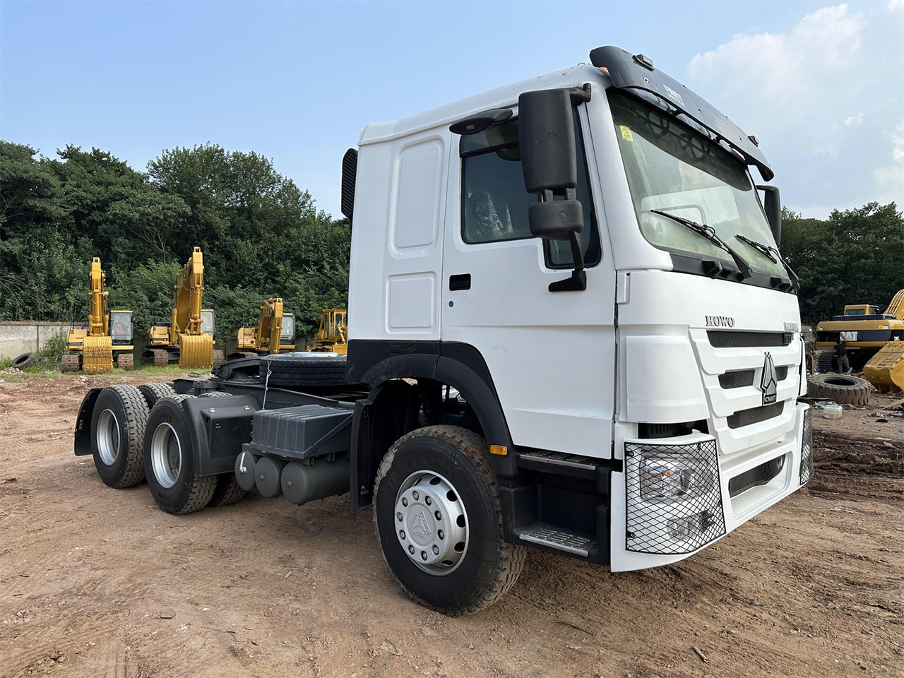 SINOTRUK HOWO 371 Tractor 6X4 - Tractor unit: picture 4 SINOTRUK HOWO 371 Tractor 6X4 - Tractor unit: picture 4