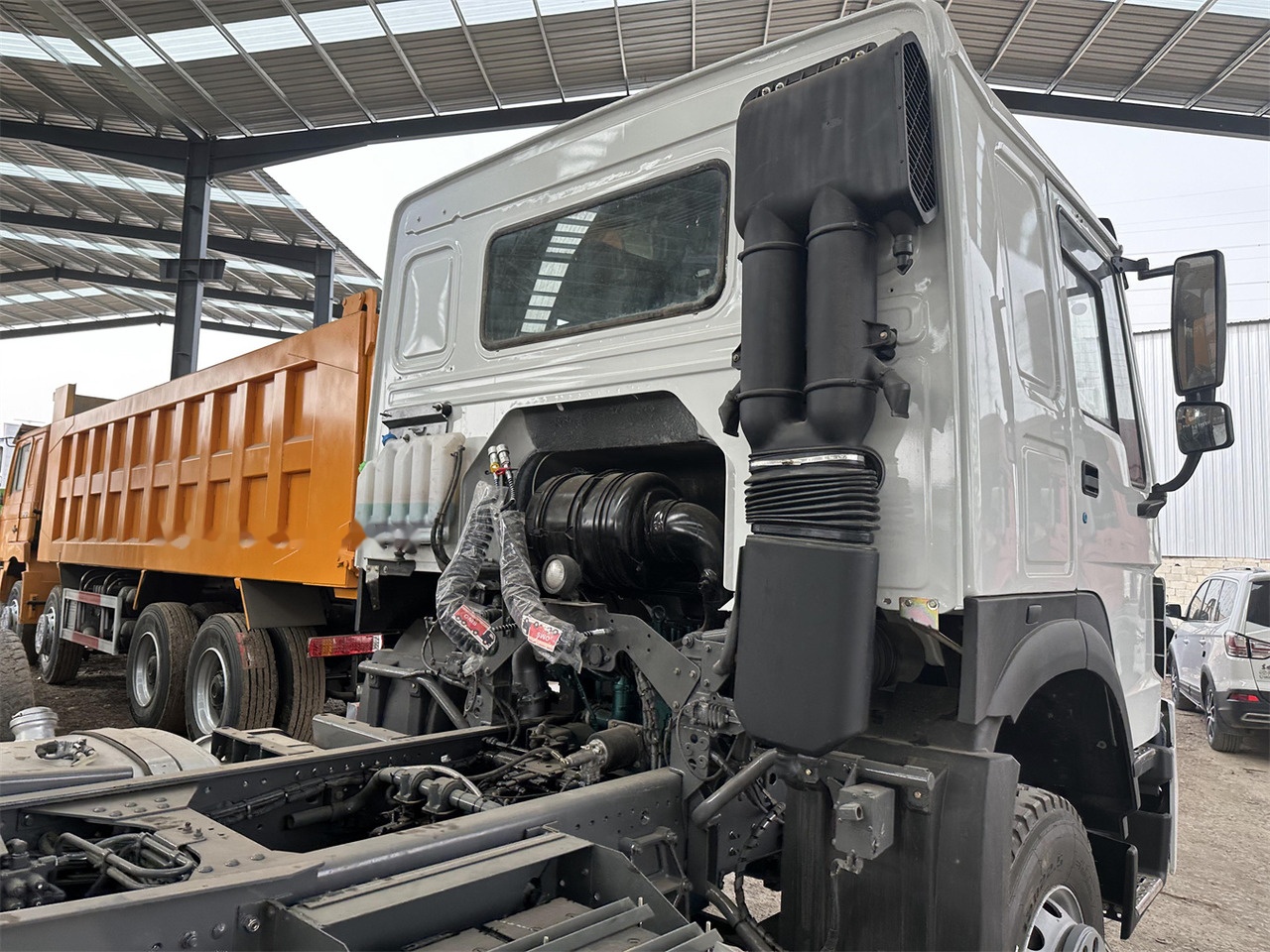 SINOTRUK Howo 371 tractor unit - Tractor unit: picture 5 SINOTRUK Howo 371 tractor unit - Tractor unit: picture 5