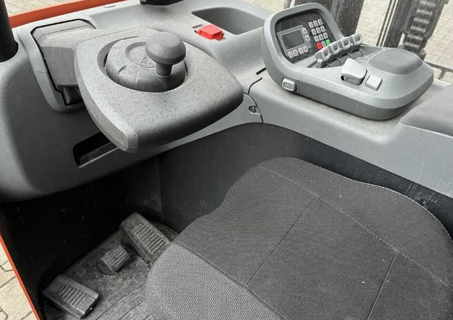 BT RRE160B - Reach truck: picture 5 BT RRE160B - Reach truck: picture 5