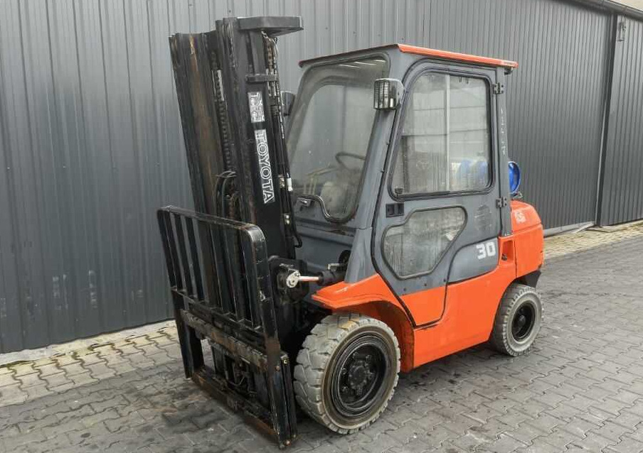 Jungheinrich 7FGF30 - LPG forklift: picture 1 Jungheinrich 7FGF30 - LPG forklift: picture 1