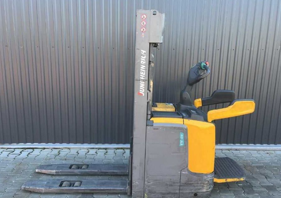 Jungheinrich ERC214 - Stacker: picture 2 Jungheinrich ERC214 - Stacker: picture 2