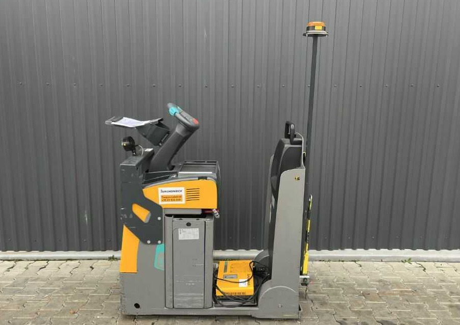 Jungheinrich EZS130 - Tow tractor: picture 2 Jungheinrich EZS130 - Tow tractor: picture 2